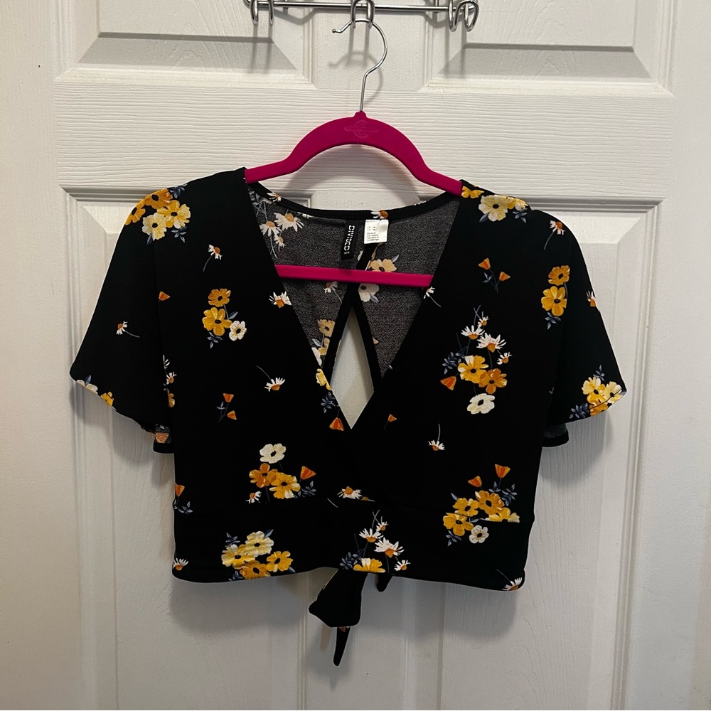 Black Floral Divided Cropped Open Back Cut Out Blouse